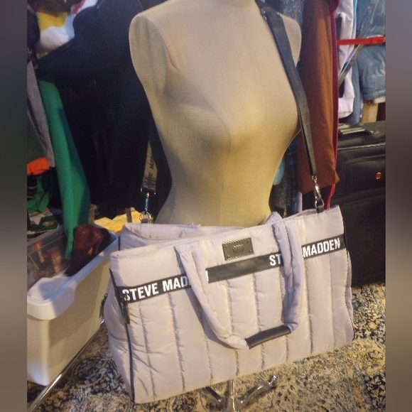 Steve Madden Handbags - 🌠 Steve Madden grey gym bag/handbag, EUC  large bag